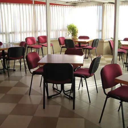 Leon Hotel